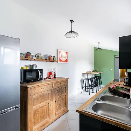 Au Cafe Des Souvenirs